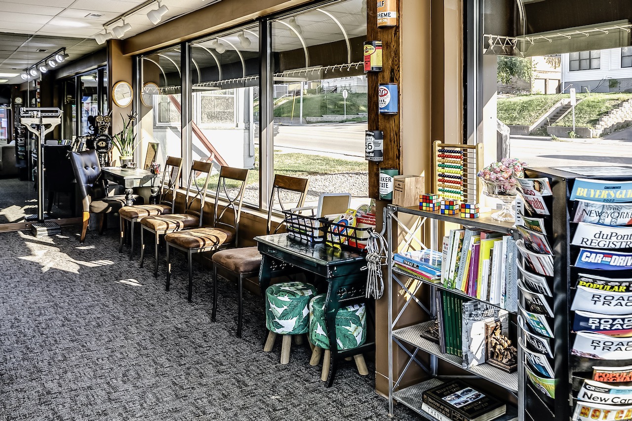 Waiting lobby for Exclusive Repair West.