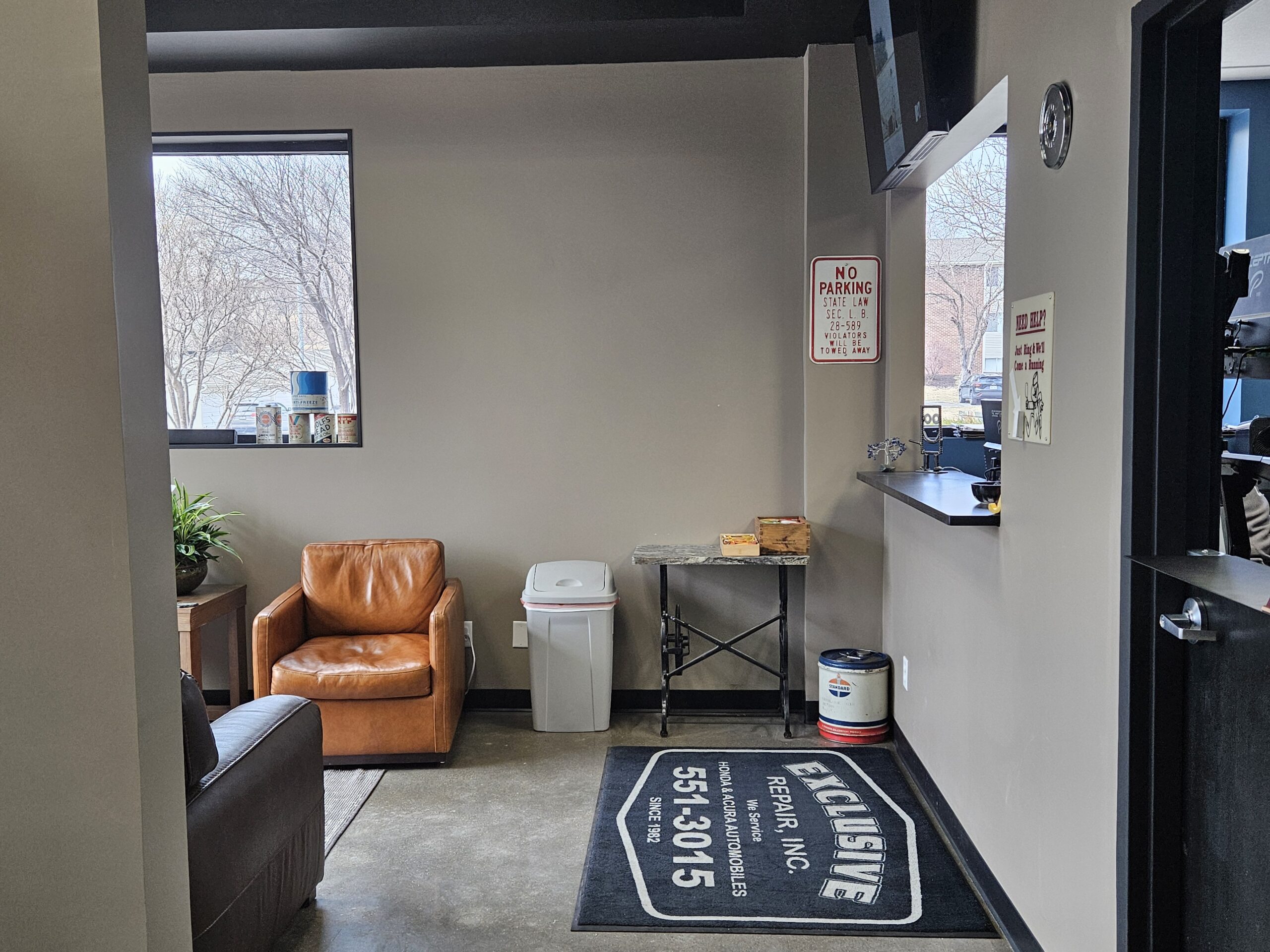 Waiting lobby for Exclusive Repair West.